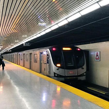 Executive Room In Toronto Next To Yorkdale Shopping Centre Exteriér fotografie