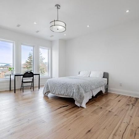 Executive Room In Toronto Next To Yorkdale Shopping Centre Exteriér fotografie