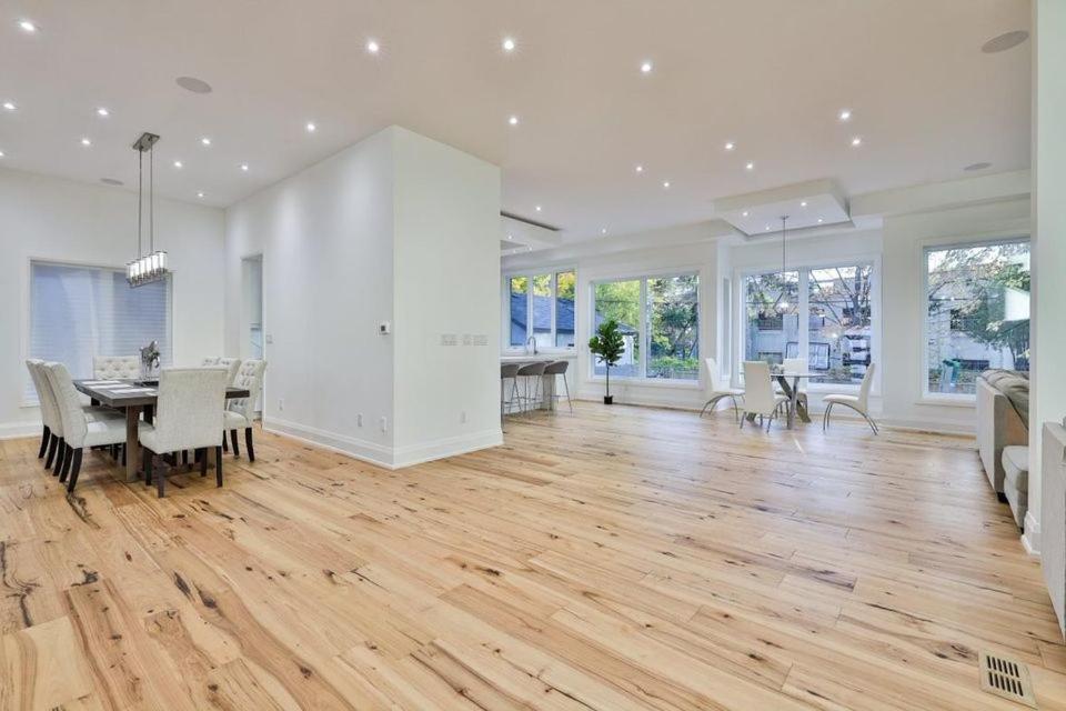 Executive Room In Toronto Next To Yorkdale Shopping Centre Exteriér fotografie