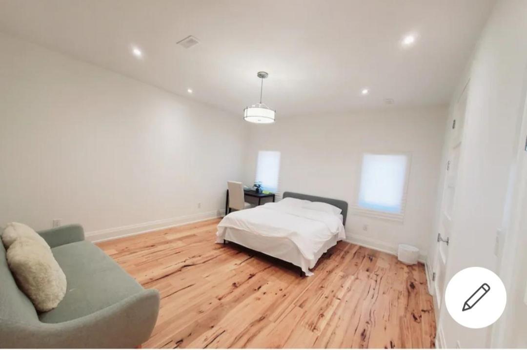 Executive Room In Toronto Next To Yorkdale Shopping Centre Exteriér fotografie