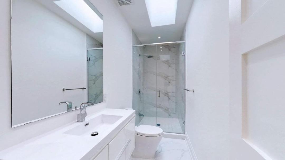 Executive Room In Toronto Next To Yorkdale Shopping Centre Exteriér fotografie