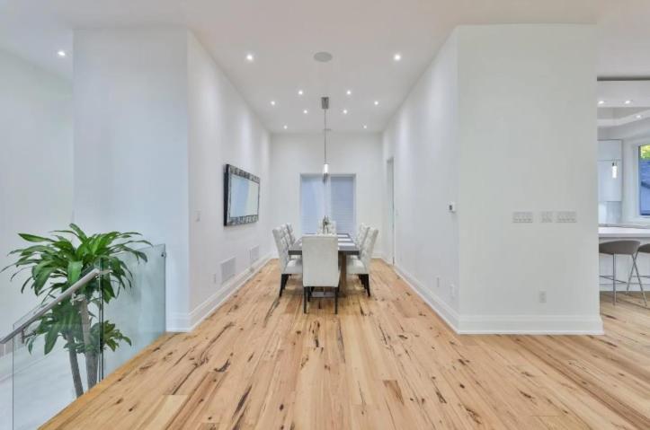 Executive Room In Toronto Next To Yorkdale Shopping Centre Exteriér fotografie